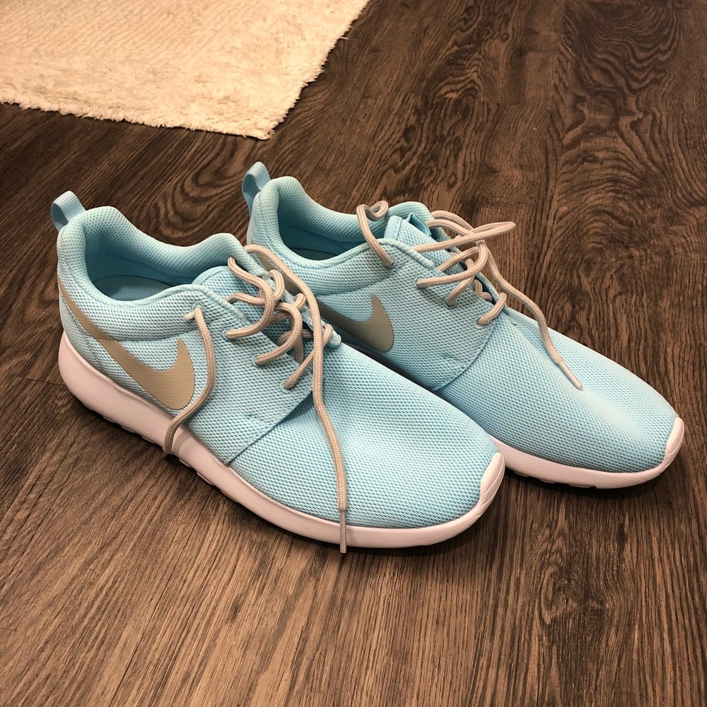 Nike tennis shoes